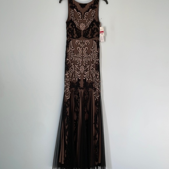 Long evening gown - Picture 2 of 9